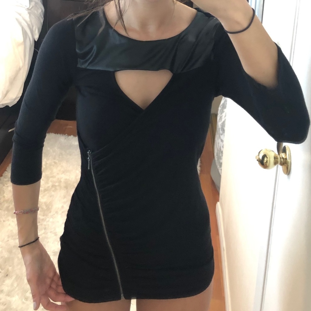 GUESS Black mid-sleeved top